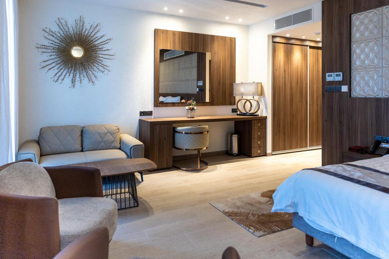 Leonardo Boutique Hotel Larnaca Exteriör bild